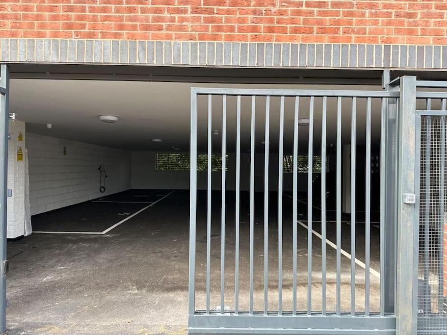 Brand New Modern Luxurious Near The Apartment