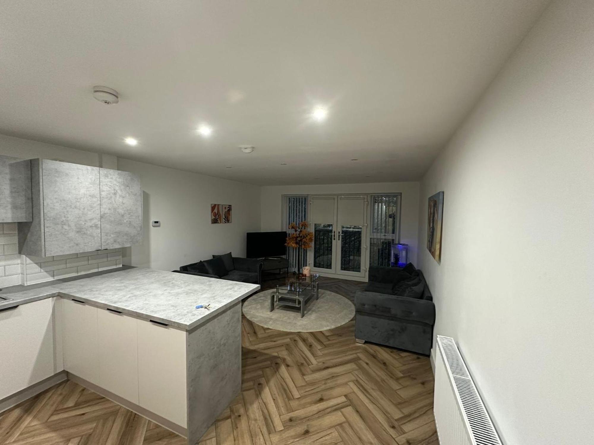 Apartment Brand New Modern Luxurious Near The Birmingham